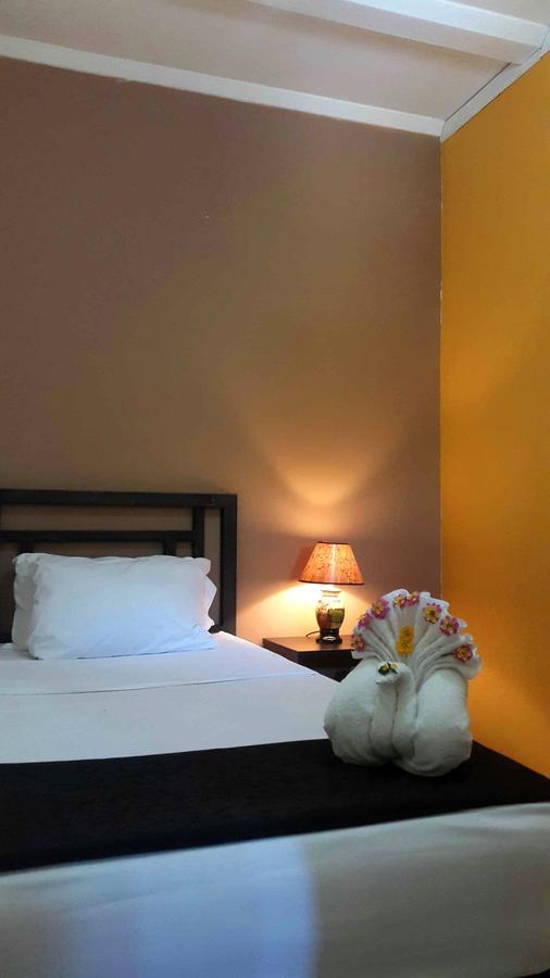 Hotel Casa Aura Картаго Экстерьер фото