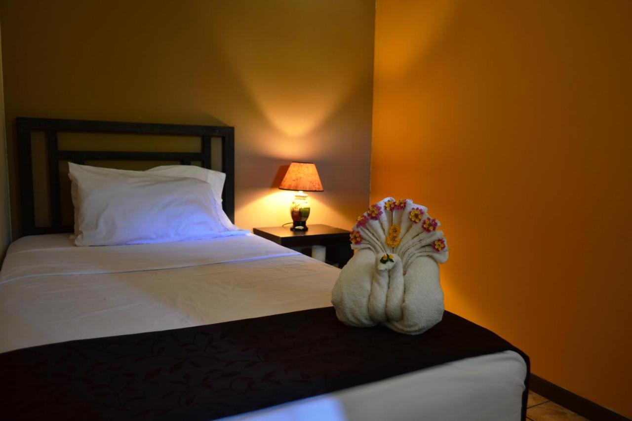 Hotel Casa Aura Картаго Экстерьер фото
